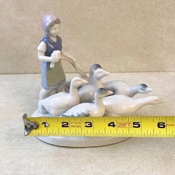 Gerold Porzellan Bavaria Western Germany Figurine Girl Geese Ducks collectors - Picture 8 of 12